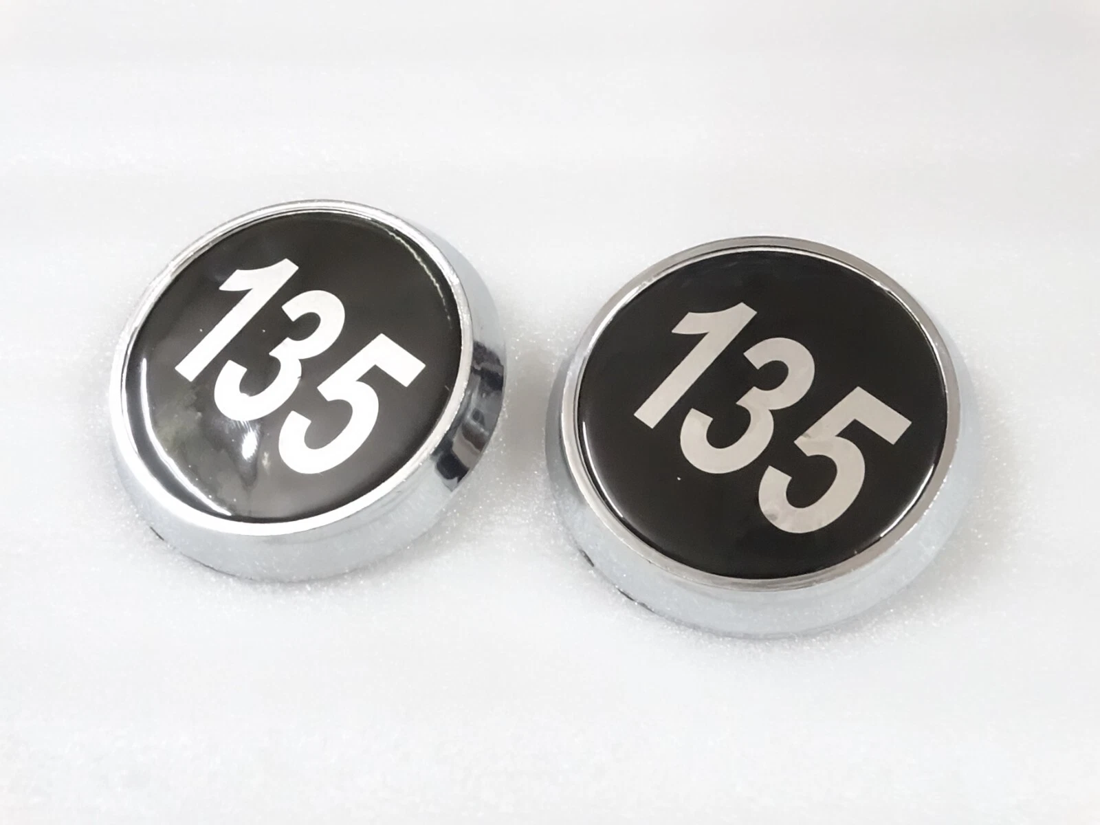 2x Plastic Bonnet Badge For Massey Ferguson 135 Tractor Medallion-3614 #13-27