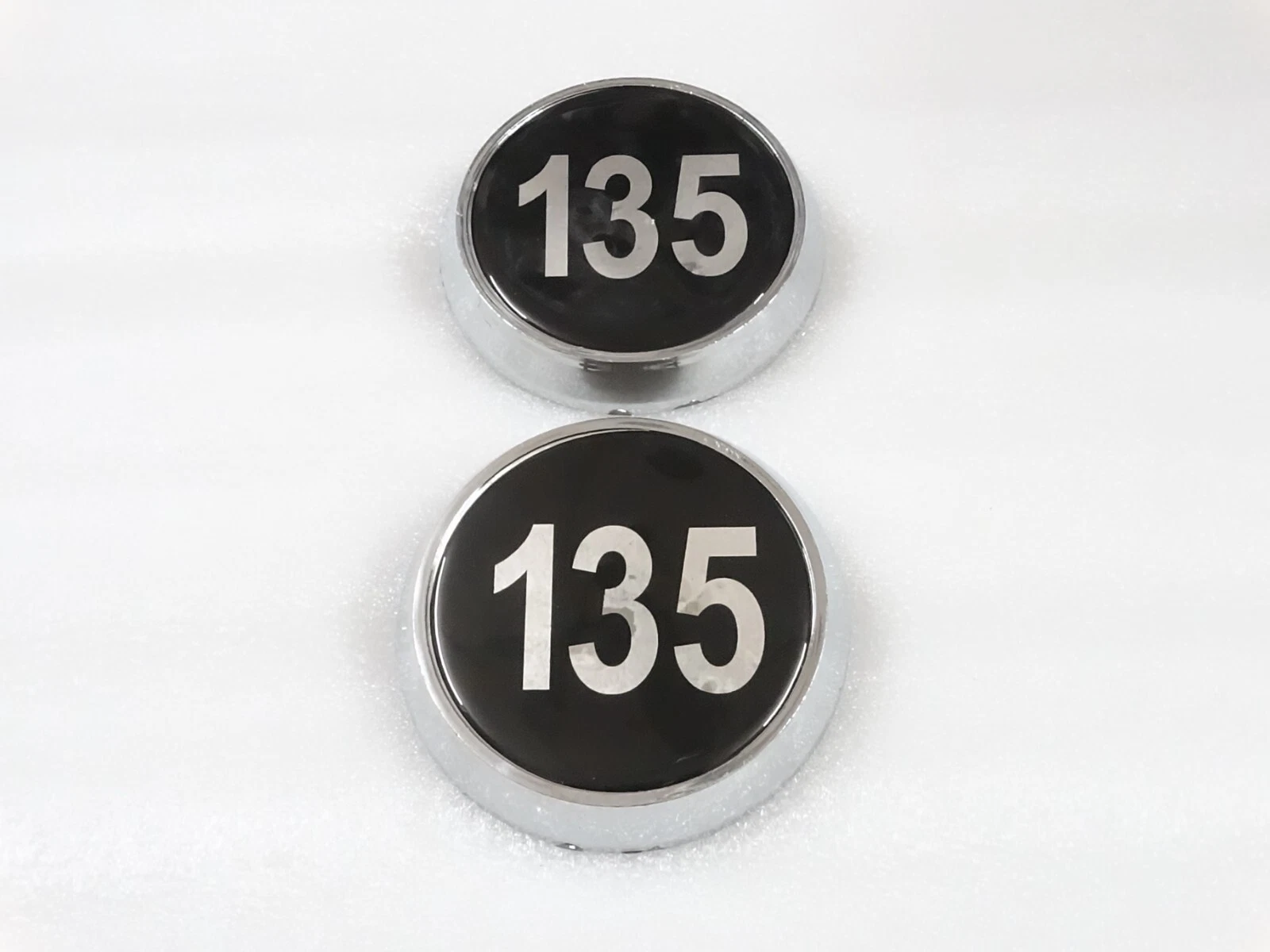 2x Plastic Bonnet Badge For Massey Ferguson 135 Tractor Medallion-3614 #13-27