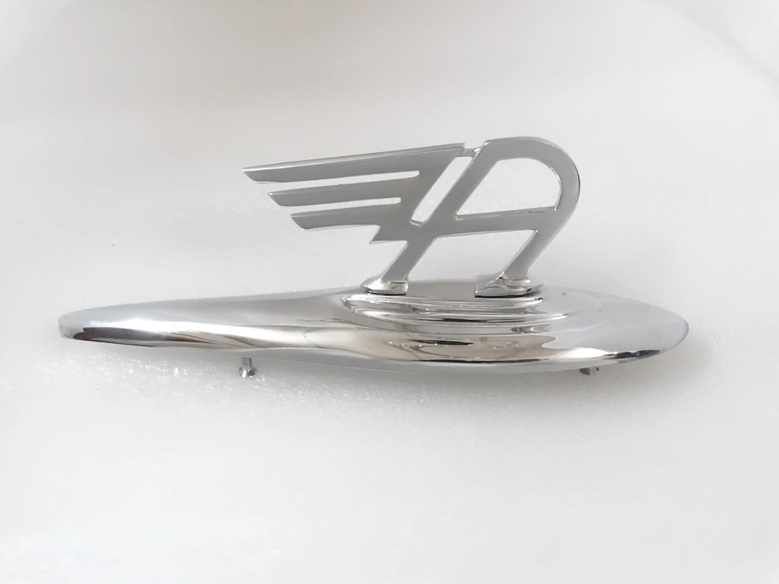 BRASS CHROME BADGE EMBLEM SUITABLE FOR VINTAGE AUSTIN CAR (REPRODUCTION) #V230-7