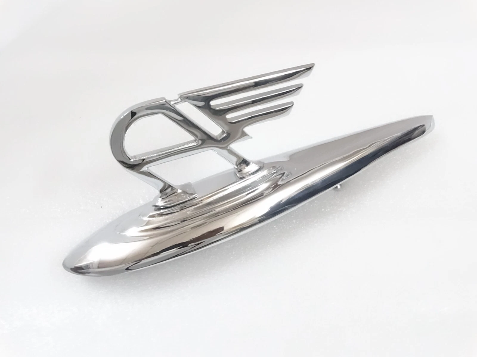 BRASS CHROME BADGE EMBLEM SUITABLE FOR VINTAGE AUSTIN CAR (REPRODUCTION) #V230-7