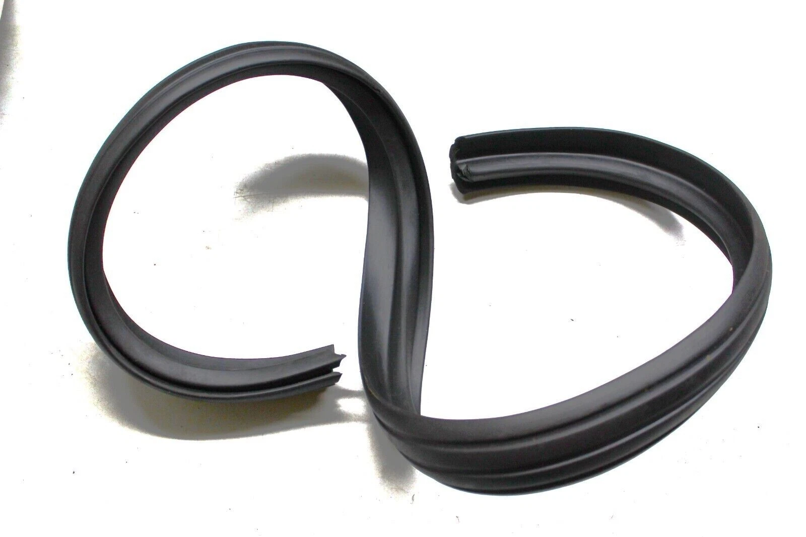 Bonnet Rubber Fits For Massey Ferguson 245 Tractors New #14-24