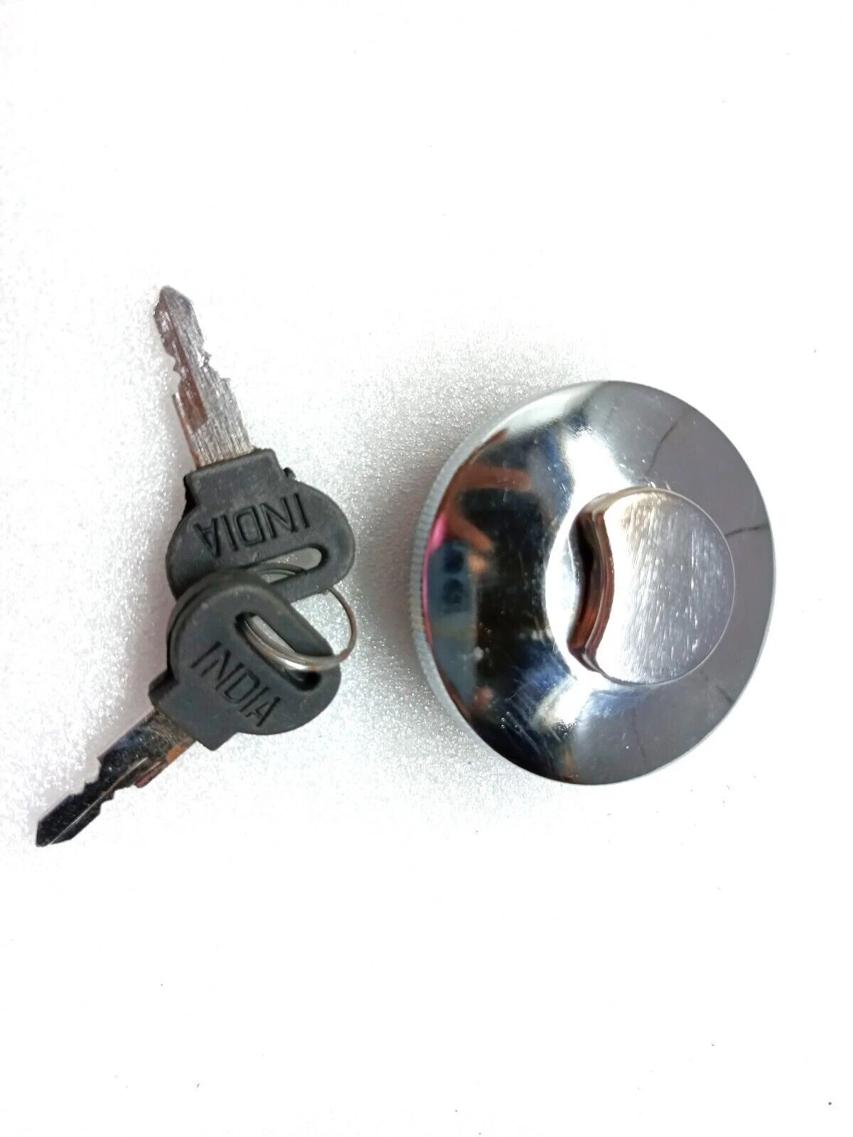Lockable Fuel Tank Cap Chrome Plated With 2 Keys For Massey Ferguson Tractors