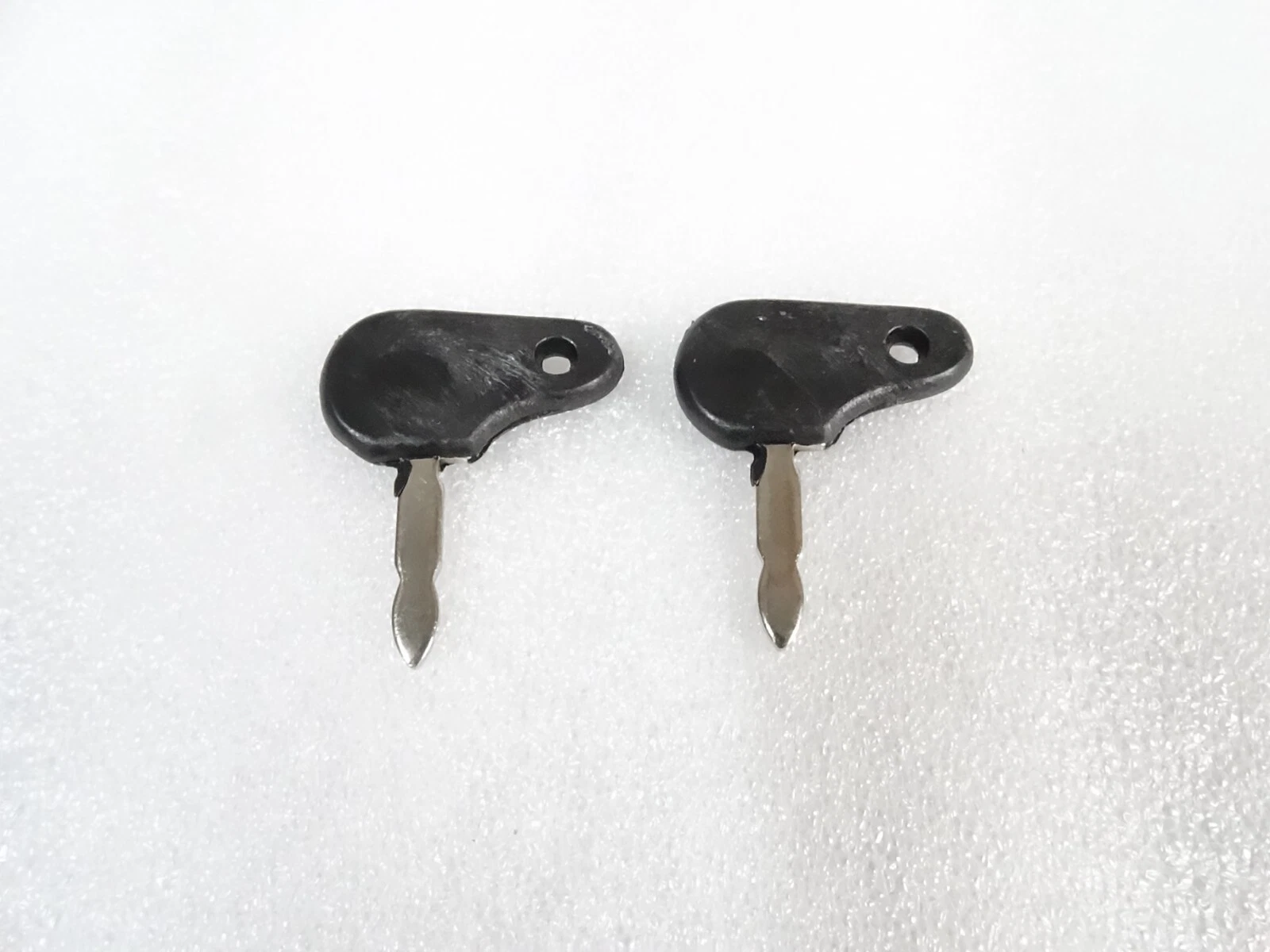2 x Massey Ferguson 6100 Series 6120 6130 6140 6150 Ignition Switch Key #15A13