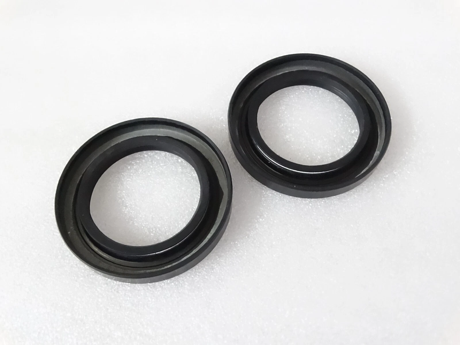 Front Hud Bearing Seal (Pair) For Massey Ferguson 35 65 135 148 Tractor #18D27