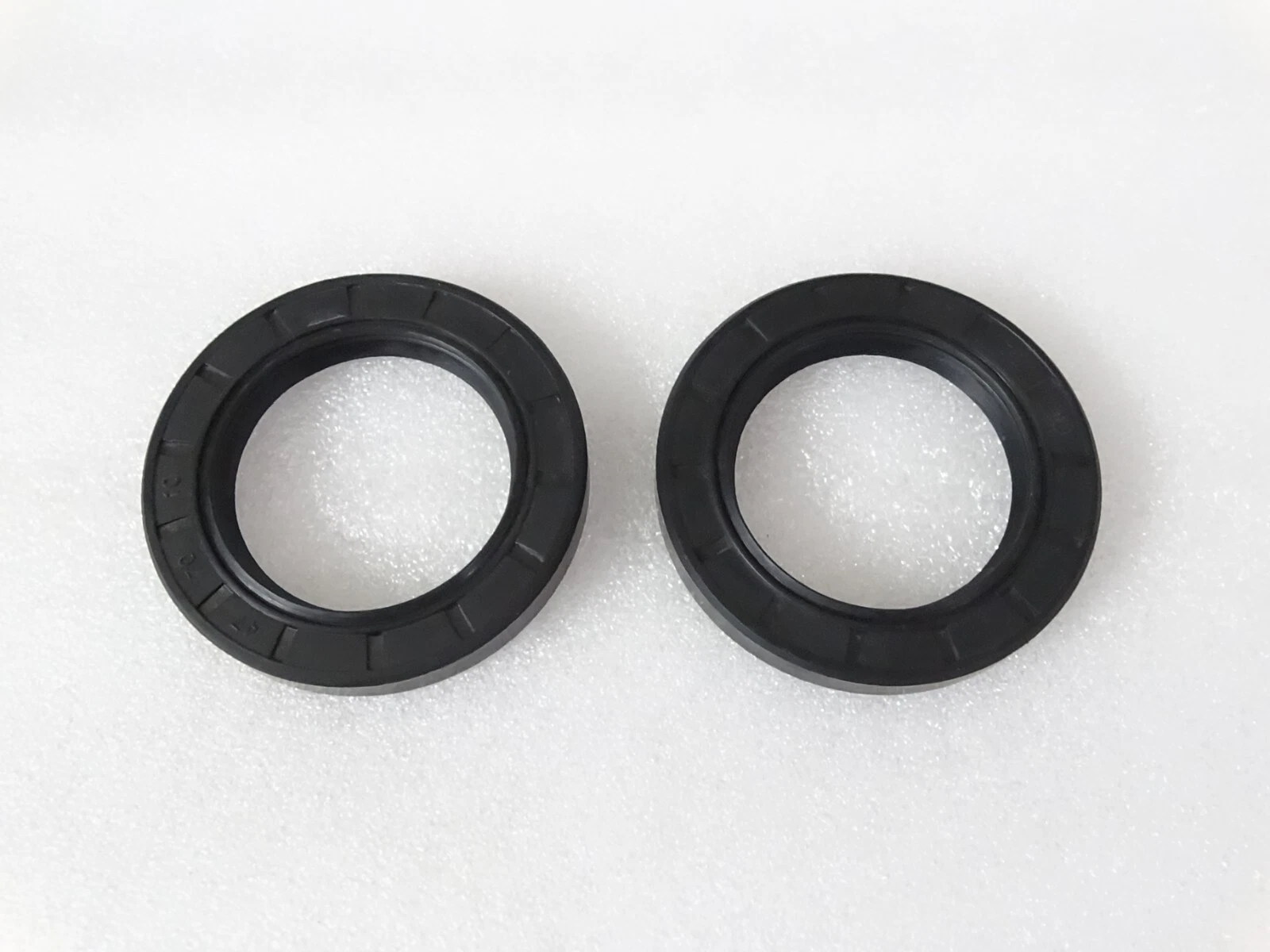 Front Hud Bearing Seal (Pair) For Massey Ferguson 35 65 135 148 Tractor #18D27